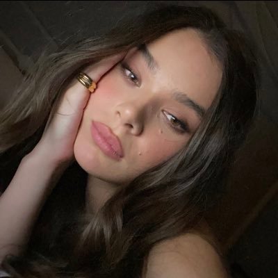 okaysteinfeld's profile picture. idk what to put here 😔