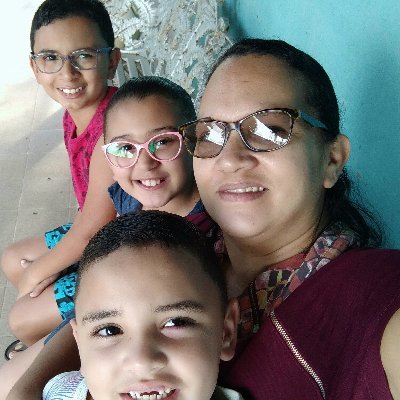 Sou adventista com muito orgulho.tenho três filhos lindos.sou casada com glaudyson Amorim.sou serva de Deus.