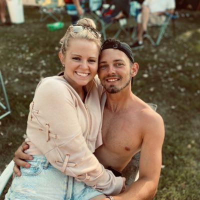 I re-downloaded this app because I’m tired of seeing pictures of girls with sunflowers 🤙🏼