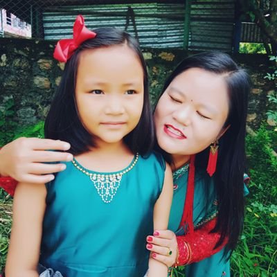 JanukaLama4's profile picture. I am here to read the tweets .....