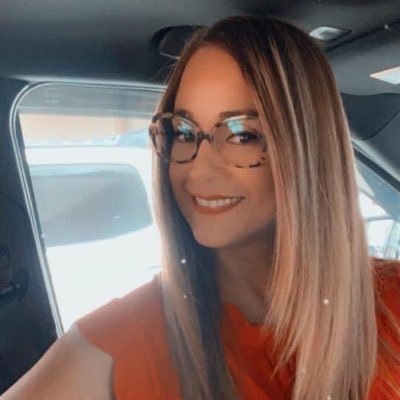 Lyndaisy11's profile picture. Soy de la isla dónde el sol quema y la brisa refresca 🇵🇷🌴🌞♥️