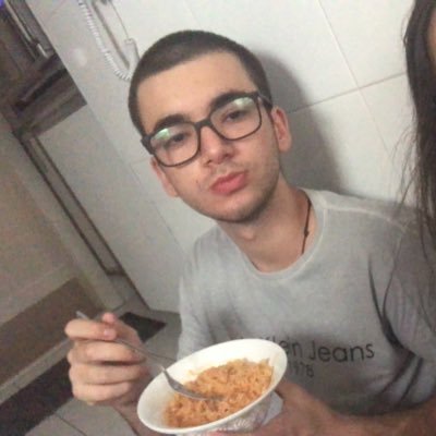 memes, comentários sobre o palmeiras, contador de quantos dias faltam pras férias e mais algumas coisas aleatórias q eu acho engraçado
