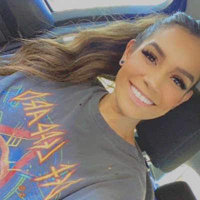 laceyleelundeen's profile picture. I'm a creature, baby.