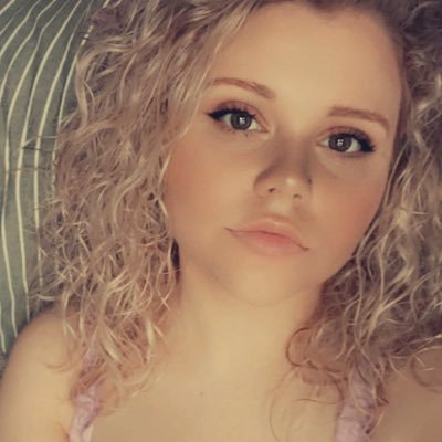 chanaroseyoung's profile picture. I'm mediocre