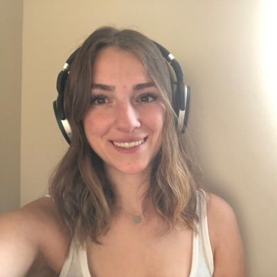 vickiv1x's profile picture. games • books • art • ski