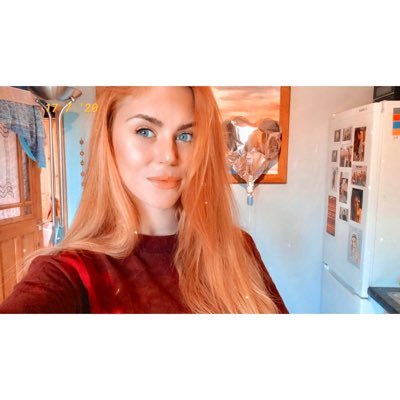 Artist and illustrator | Art tutor | Maker of embroidered types and textile pieces | Fine art and illustration graduate |♡ॐ.