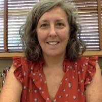 Julie Esanu (@booksandbytes) 's Twitter Profile