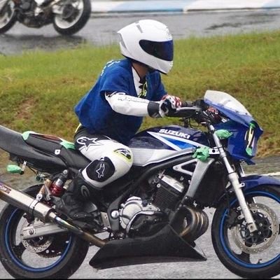 ジョン Gsx250fx バリオス2 S14 A 13 14履いている人 一般道では空気圧どのくらいですか フロントサイドの減りが極端に早いのですがこの様な物なのでしょうか A 14 走行距離1000 空気圧1 8 リアは2 0 です Gprの時はリアから先に減りました