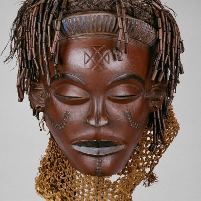 Sharing artworks from the Art Institute of African Art department. Not associated with the @artinstitutechi. #artbot by @andreitr