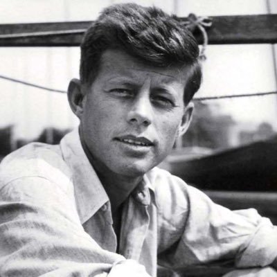 John Fitzgerald Kennedy, comunemente chiamato John Kennedy, solo JFK e’ stato il 35º presidente degli Stati Uniti d'America.