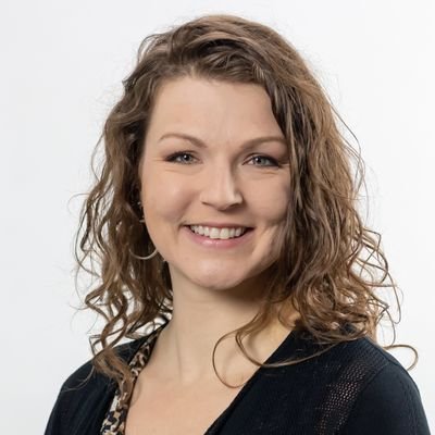 Writer and editor | strategic communications pro | outdoors enthusiast | dog mom