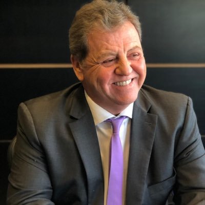 Advogado, especialista em direito empresarial e processo civil, negociador de acordos extrajudiciais