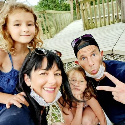 Manuell57921913's profile picture. b