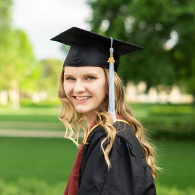 bellaiversen's profile picture. 