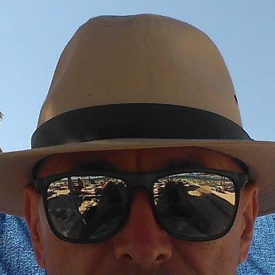 its_aleksandar's profile picture. Ništa specijalno... Dorćolac u blokovima 😉 BTW obožavam dobre cover-e!