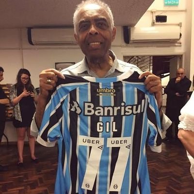 A Lua é branca, o céu é azul e eu sou preto
Gil, Gilberto.