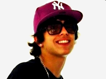 Virginiano de 17 anos , Praia , Florianópolis, Skate , Surfar , Modelo , Colirio , Chocolate, #Follow  *-*