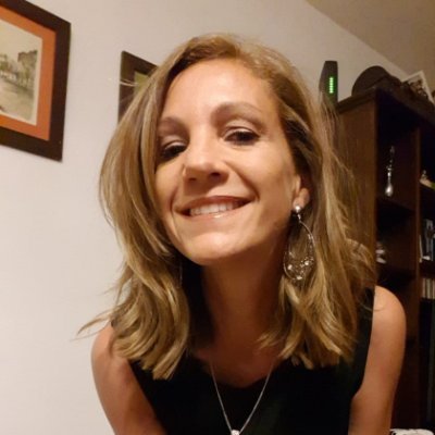 Socia Gerente en ERA Project Management. Apasionada voluntaria de PMI. Feliz mamá de Tatiana, amante de la música.