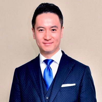 現在42歳。前職リッツ・カールトン・ホテルに勤めていた時に発見した”お客様の記憶に残る技術“を生かし紹介だけで営業して来ました。成績ワーストの営業マンだった11年前の僕に伝えたい、大切な気付きを言葉にしていきます。高卒→フリーター→リッツ・カールトン→パイロット訓練生→営業マン→航空ベンチャー→独立。講演等はDMにて