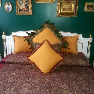 by_tsv's profile picture. Specialist in Luxurious Soft Furnishing, Homeware, Home Decor and Design Projects.