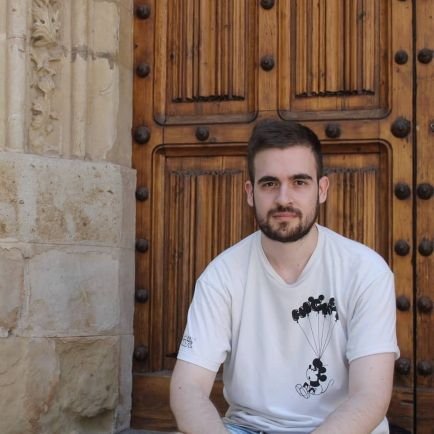 Graduat en Història de l'Art a la Universitat de Barcelona. Investigador predoctoral en la Unizar.