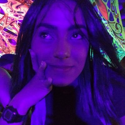 Milene_cibely's profile picture. qual a semelhança entre um corvo e uma escrivaninha?