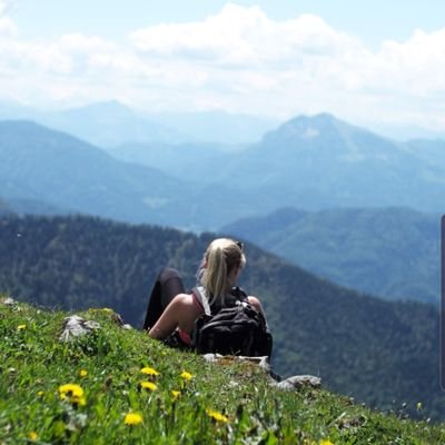 tinibiniie's profile picture. 