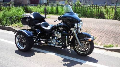 raku196's profile picture. どこでも走れるのはいいけどトライクだと曲がり角が
かなり怖い。倒れそうになる。