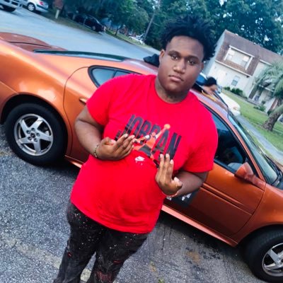 Real nigga just chillin grindin rn💯#VSU blazer🖤 add me on snap: Da_Real_Jalen 🔥 c/o 20🎓