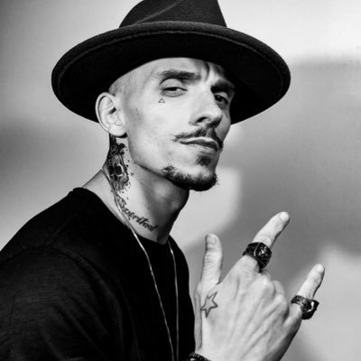 Compositor, Cantor, Produtor por formação e beatmaker since 2005 @klaplabel @PROHIPHOPoficial @NemPodNemCast +de bilhões de streaming’s