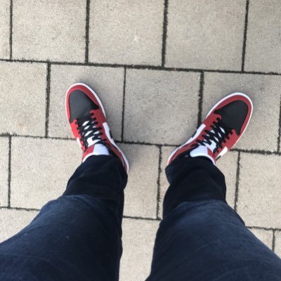 Trading account to follow alpha and news