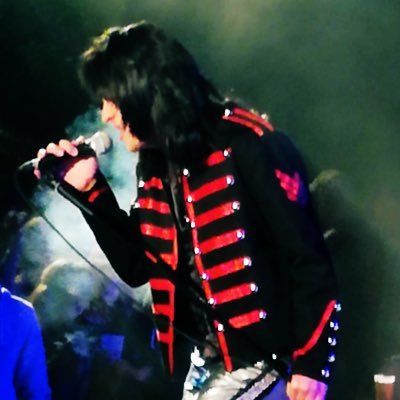 doctorrockshow's profile picture. Peter Rock, Lars Vegas, Lt. Sixstring, Andy Bee, Willy Wonder: Seit vielen Jahren auf Oldie-Nights, Festivals und Stadtfesten spielende GLAM-ROCK-Band. Glamour!