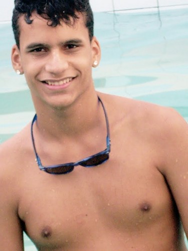 Paulo Afonsino, brasileiro, Santista e estudante, Sempre de bem com a vida e no dicionario não consta a palavra Desistir.