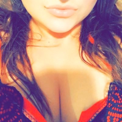 I sell feet pics. DM me for special requests 😘