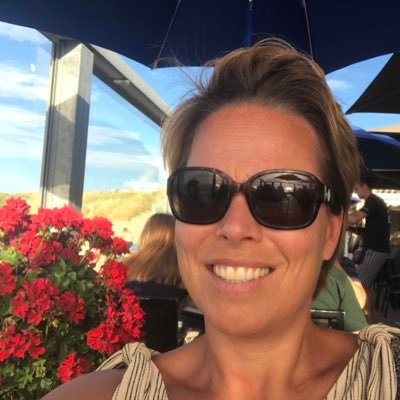 Eigenaar Mireille van Kempen Administratie & Organisatie - mama-2 meiden-hockey-musical-sauna-genieten-vrienden