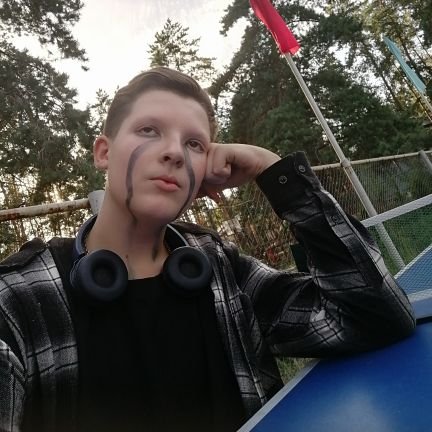 Взаимный .Посмотри мой закреп, пожалуйста 🥺🖤. Я творческий жаба с пением как у кота в середине марта.