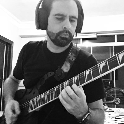 Alvaro_Martinz's profile picture. Gerente de Mercadeo, fan del digital, músico, buzo, Colombiano en RD