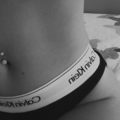 Me gustan esas personas que me hacen vivir mis siete vidas en una.🍀💋