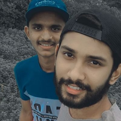 JaiswalWarad's profile picture. Living vicariously through myself.