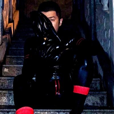 CarpLee4's profile picture. 乳胶，皮革等紧缚爱好，不10。微信：Rubber_Carp