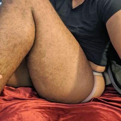 Perverted geeky big booty horndog with humor like a hyena. I'm bi, and love bottoming for guys but have a thick dick and love hairy people. 🔞🍑🍆💦