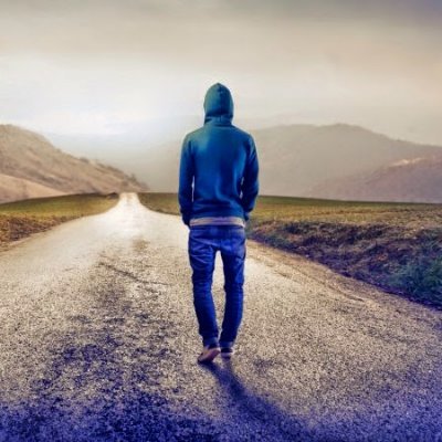 “Aveces es bueno alejarse de ciertas personas, un mes, un año ó tal vez una vida” 🙇♂💫