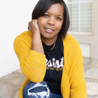 UX + Content Strategist. Writer. Photographer. My alter ego can be found @bizzieliving.