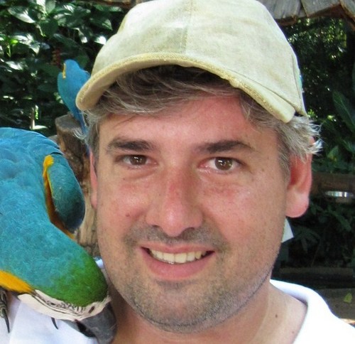 Casado, Pai de uma menina linda, Cursando Técnico em Cerâmica no SENAI MARIO AMATO.