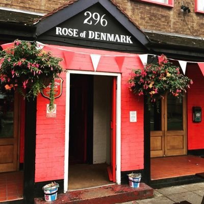 Traditional pub showing most major sports with a lovely side garden, perfect for BBQs. Supporters of Charlton.