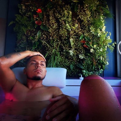 AntonyVincent27's profile picture. 