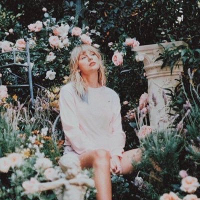timewontxfly's profile picture. ..:been here since since tim mcgraw:.. ♋️ cancer sun, taurus moon, virgo rising ✨ Wrong side of 25.