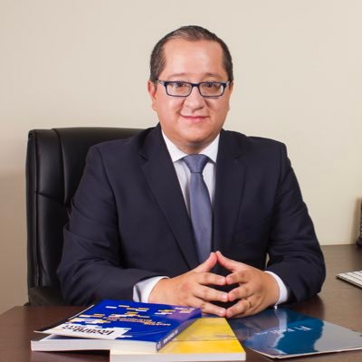 Abogado. Asesor Corporativo, Litigios, Negociaciones y MASC. Socio Fundador Naranjo & Asociados Abogados. Director F. Suyana. Feliz Papá y Seguidor de Cristo.