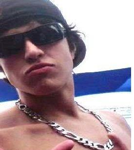 Sou um carioca praeiro que sabe curti a vida, tenho 18 anos estudante de engenharia de petroleo