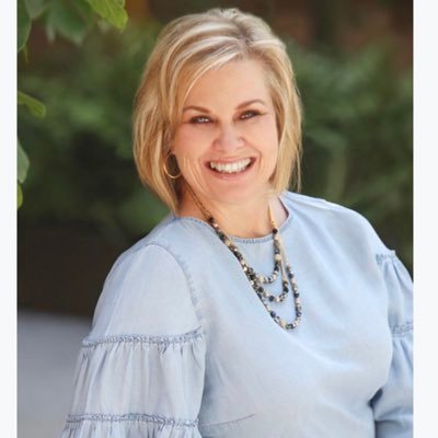 juleee_edwards's profile picture. Mom, grandma, entrepreneur, Christ follower and West Coast girl who happily calls the south home 🇺🇸🇺🇸